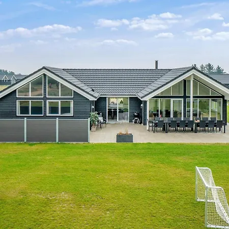 Semesterbostad 18 Person In *